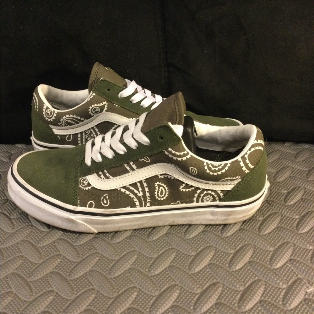 Vans Old Skool ‘Peace Paisley’ Grape Leaf Bandana Sneaker size 7